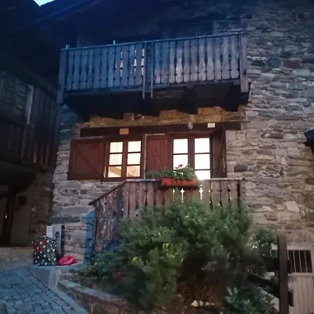 Casetta In Val Di Nyaraló