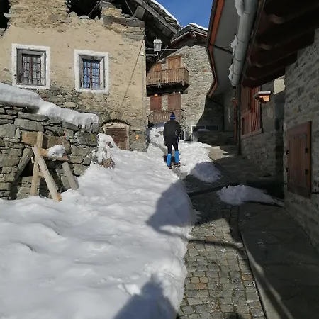 Casetta In Val Di Nyaraló *